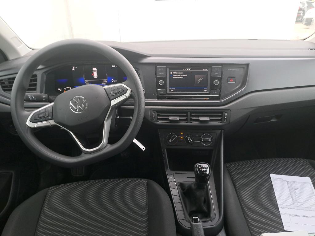 Volkswagen Polo plateado seminuevo 2022 95 CV