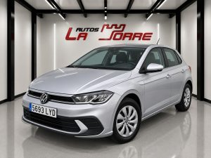 Volkswagen Polo plateado seminuevo 2022 95 CV
