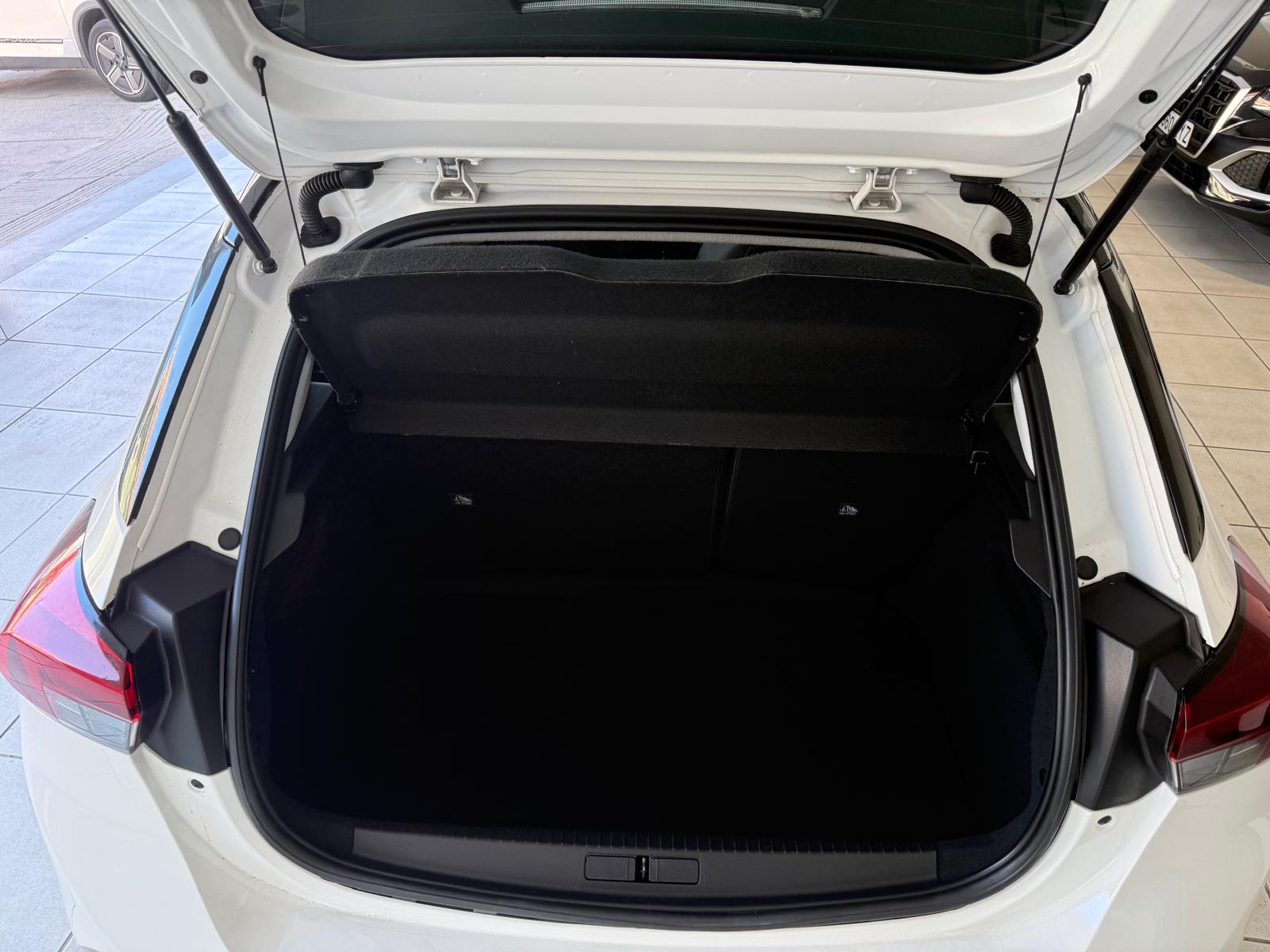 Opel corsa Gasolina 2022 Jerez semi nuevo